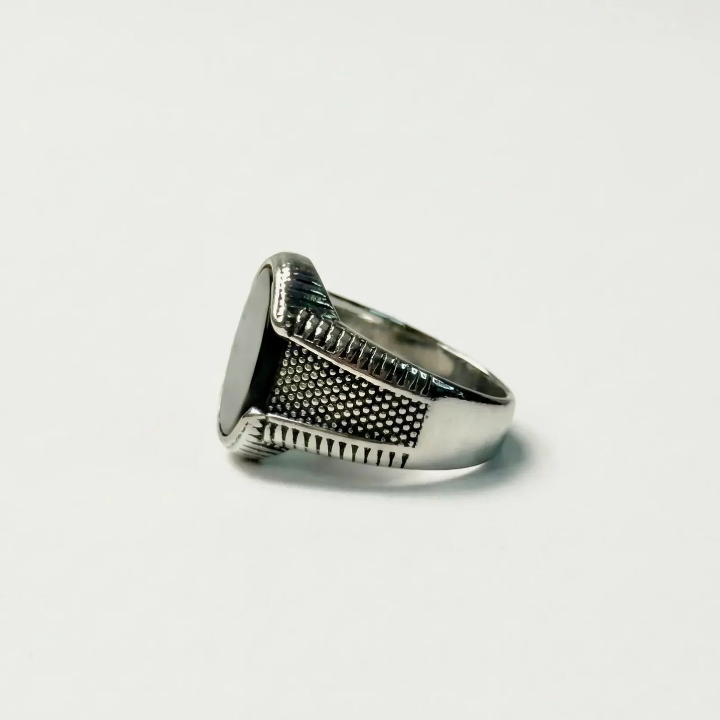 The Artisan Oval Signet